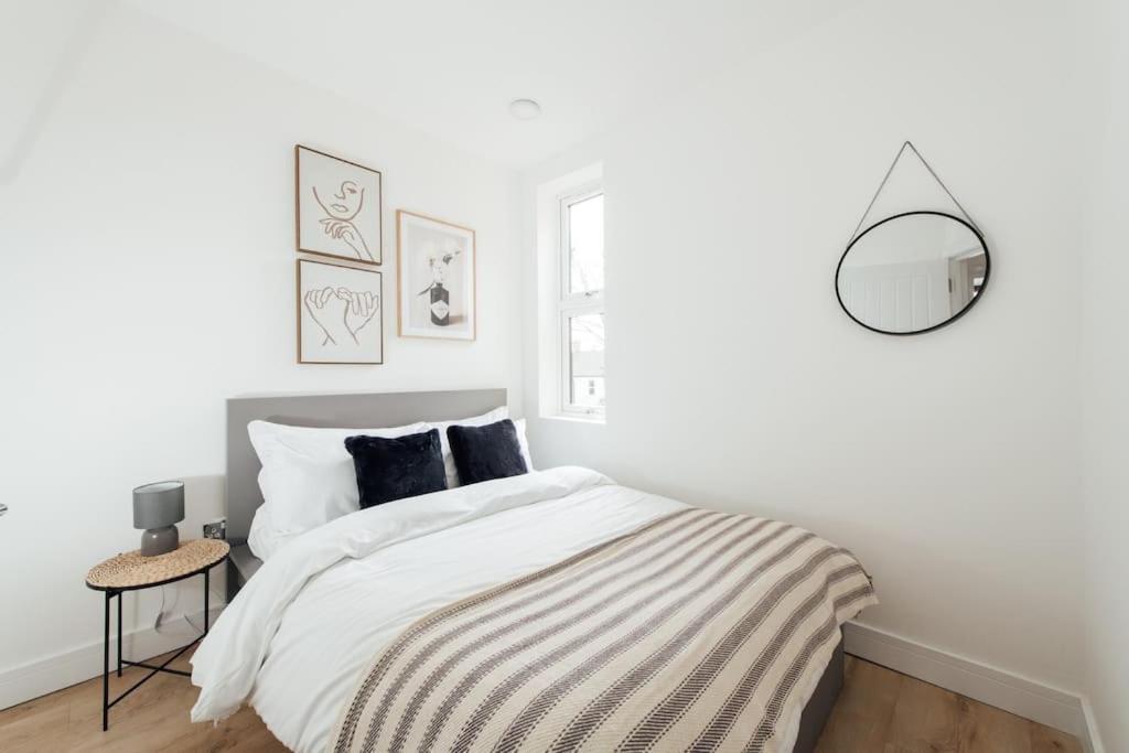 Modern 2 Bedroom Flat In Ilford, London Exterior photo